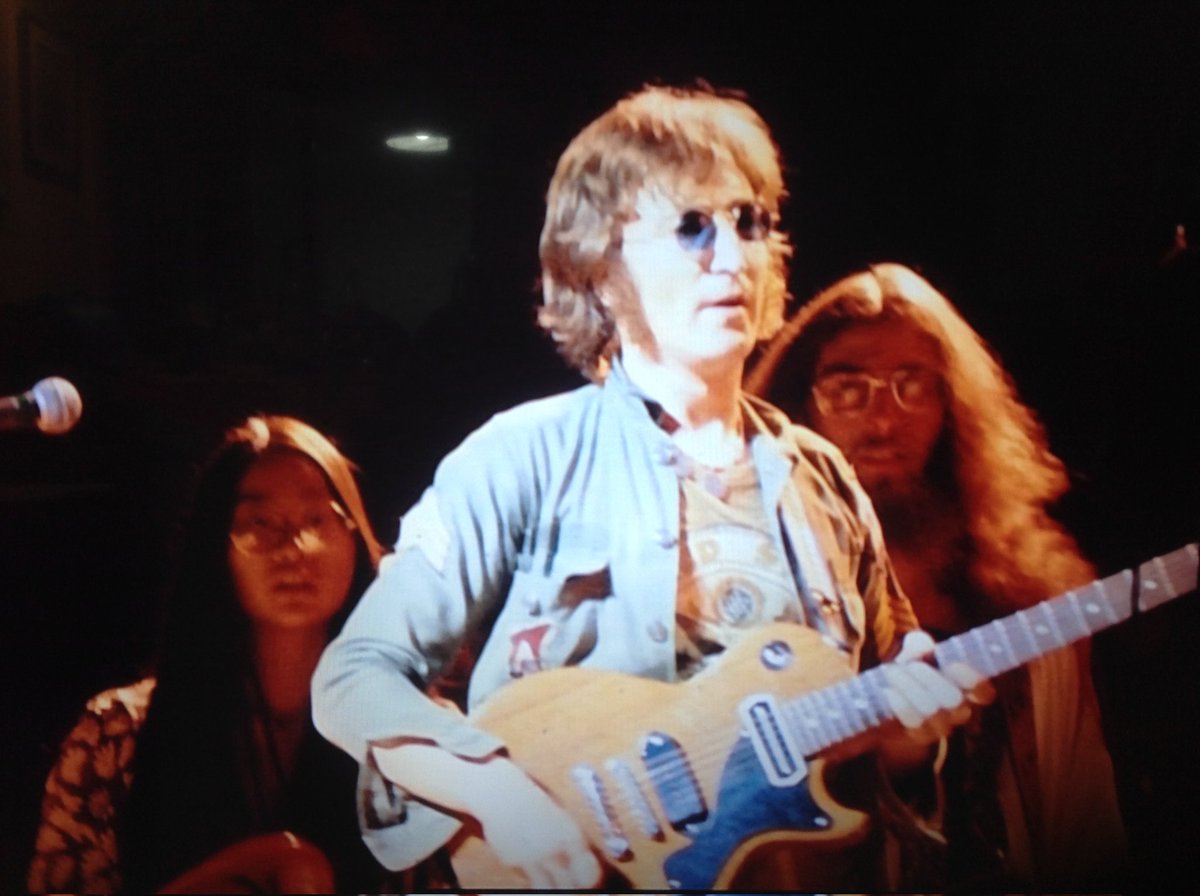 carlosgvizcaino's tweet photo. #JohnLennon
#MayPang
#OneToOne
#powertothepeople https://t.co/6qZwsUMPzL