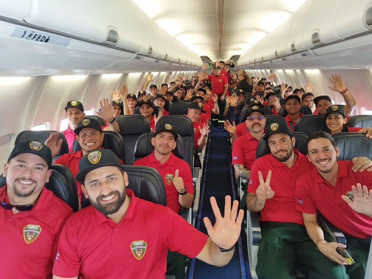 fabmarrero's tweet photo. Hoy partieron 103 bomberos forestales costarricenses rumbo a Manitoba, Canadá para apoyar en la emergencia por incendios. 🇨🇷🇨🇦

Estás experiencias siempre fortalecen nuestras brigadas y los prepara ante futuras emergencias en Costa Rica. 🔥🌎 

Bien @CRMinae, bien @BomberosCR https://t.co/VrAz5Wdtm5