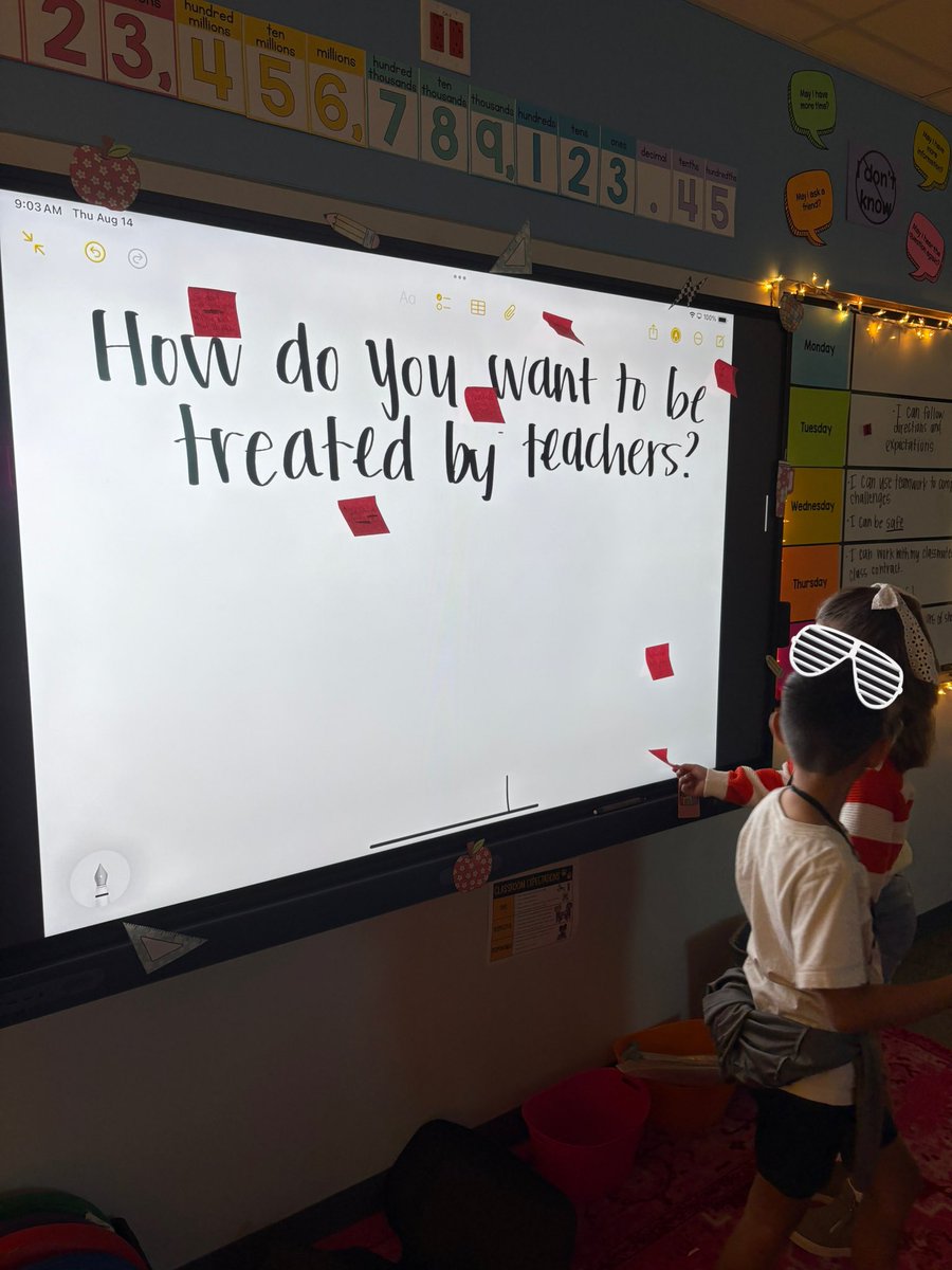MrsFields__'s tweet photo. I can’t wait to see the final 4th grade social contract! Tomorrow, we will categorize in one class, describe in a few words in the next, and write sentences in the last! https://t.co/87pP001mAP