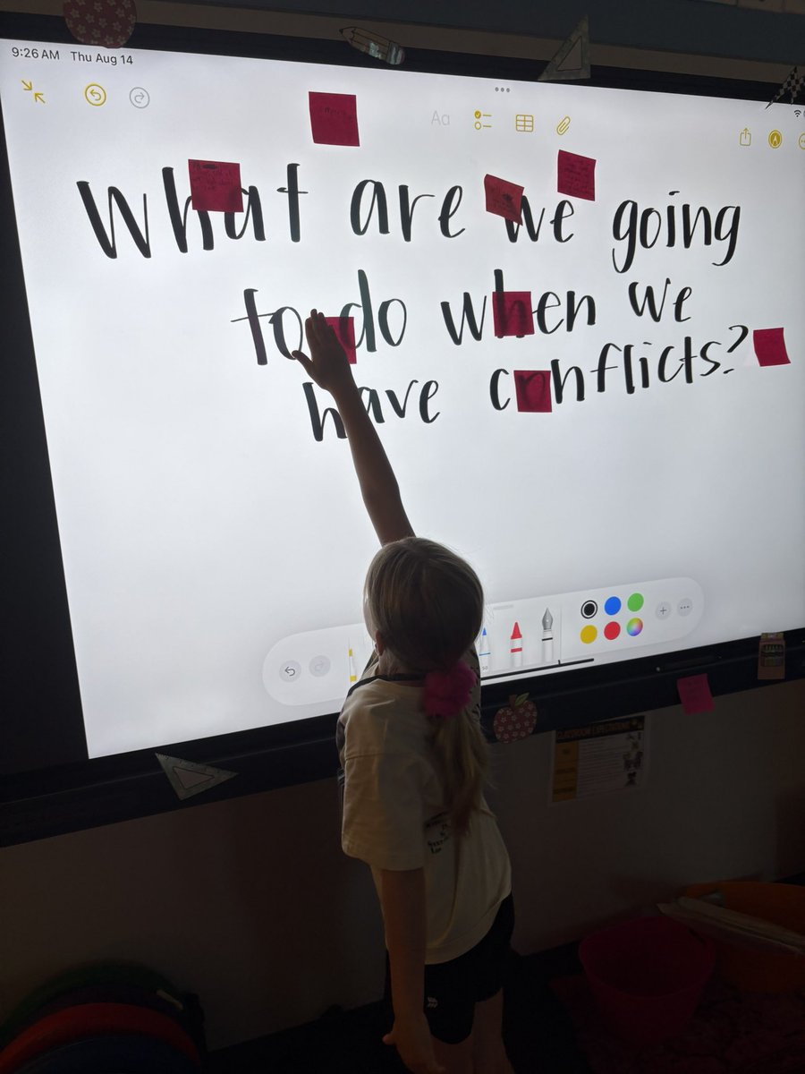 MrsFields__'s tweet photo. I can’t wait to see the final 4th grade social contract! Tomorrow, we will categorize in one class, describe in a few words in the next, and write sentences in the last! https://t.co/87pP001mAP