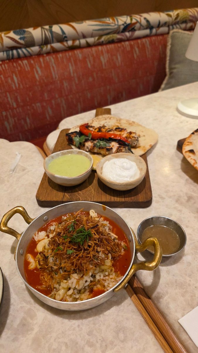 من دبي اهلا وسهلا من ASMA اسما 
موجود بدبي مول جلسات داخلية للكل
طلبنا
فتوش ٥٧ريال
حمص بالصنوبر ٤٦ريال
صحن فلافل ٣٦ريال 
بطاطا حرة ٣٩ريال 
حلومي بالعسل ٤٤ريال
كشري ٤٢ريال
شيش طاووق ٦٨ريال
كوكتيل كركديه ٣٦ريال
باشن كركديه ٣٨ريال
موهيتو باشن فروت ٣١ريال