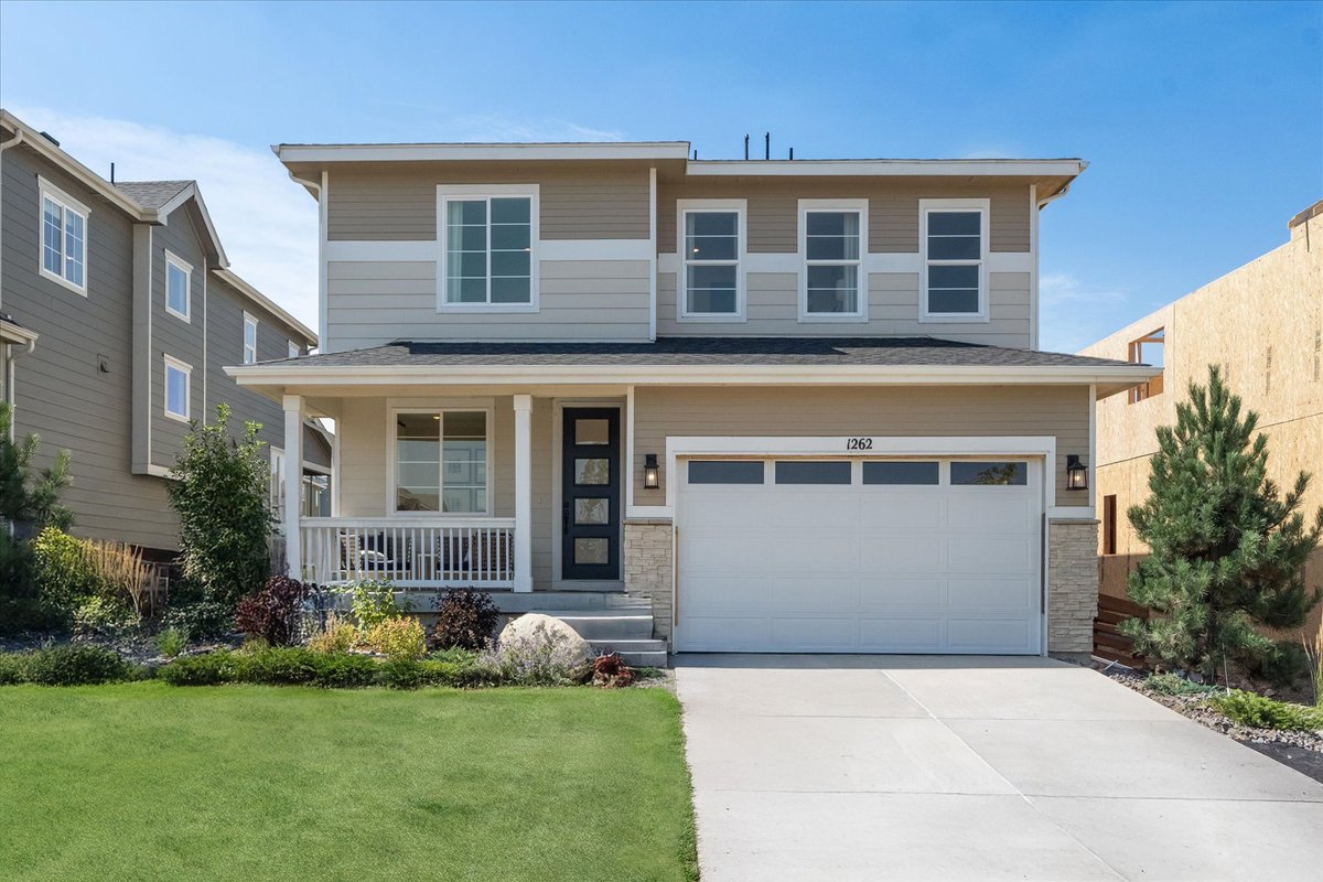 RAHomes's tweet photo. Exciting opportunity to own a former model home in Erie, CO! Smartly planned kitchen boasting a center island & a spacious walk-in pantry | Cheerful covered patio | Select furniture included! #HotHomes https://t.co/IS0BVIXdlW https://t.co/tyFETGfOte