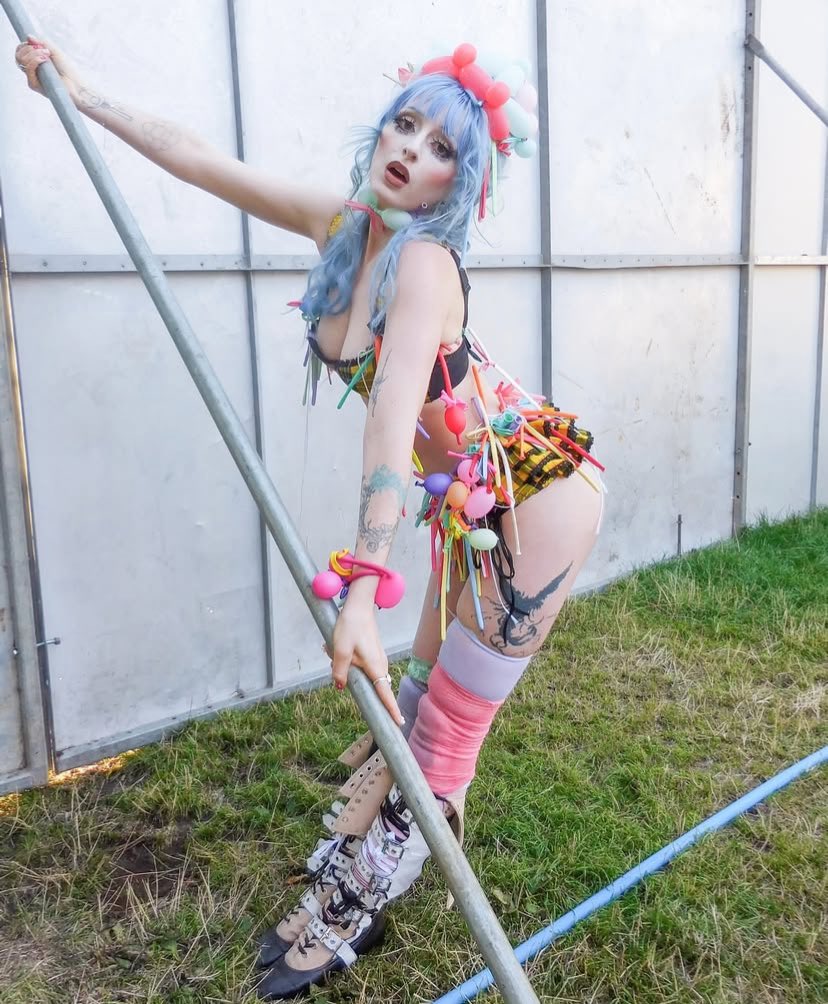you could be my keepsake !! 🦷🧵👛🪲🦴🎲📀🔮🧸👬