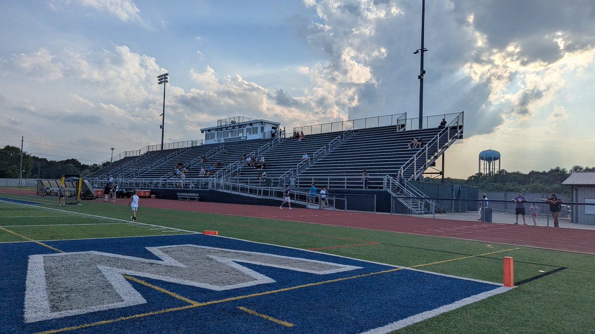 Jakedowling4's tweet photo. #WhereisJake?
West Clermont High School for the final football scrimmage of the summer against Dixie Heights. @WCHSWolvesFB
And my second stop will be at Mariemont to see @NRHSFootball_. https://t.co/MvEl7X7kvF