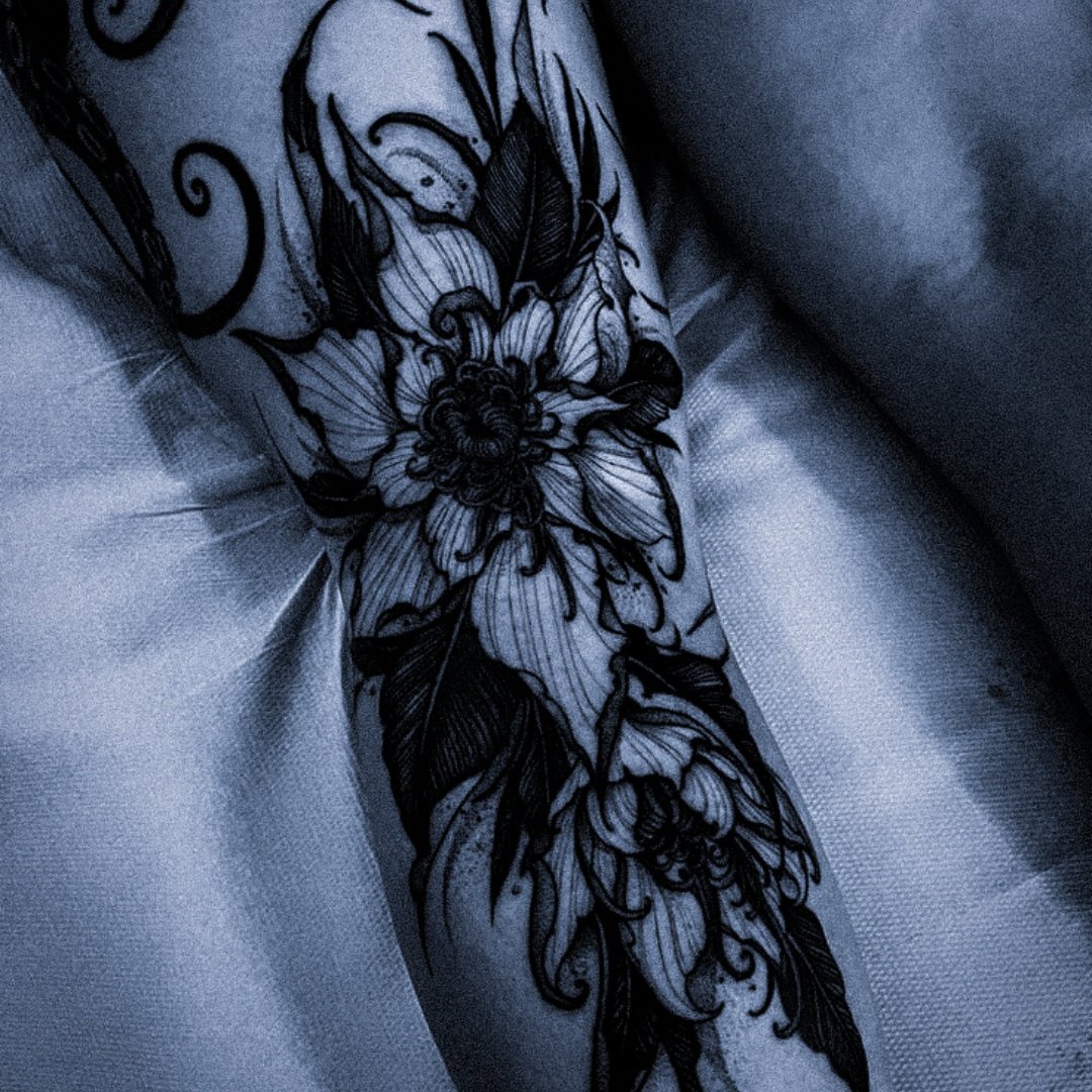 ㅤㅤ
ㅤㅤ
ㅤㅤ The last few days have been a symbol of melancholy and procrastination. I feel like I'm watching the hours pass by as if I were on another plane.