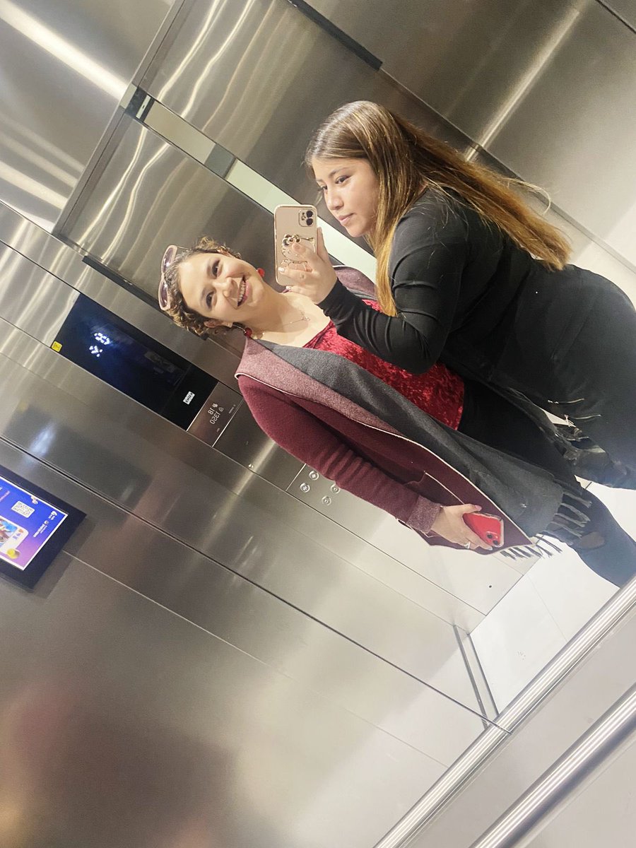 “La Xochitl y El Fusil" 🌸 ::: por @toonzee_artist #neomexicanismos