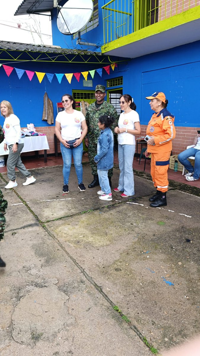 ComiteEscuela's tweet photo. Llevando alegría a diferentes comunidades. Gracias @ejercitonacionalcol y #Sembrandosueños

#DefensaCivilColombiana
#Santander
#ComitéEscuelaPalonegro
#SoyComitéEscuelaPalonegro https://t.co/pIjv4KUNOs