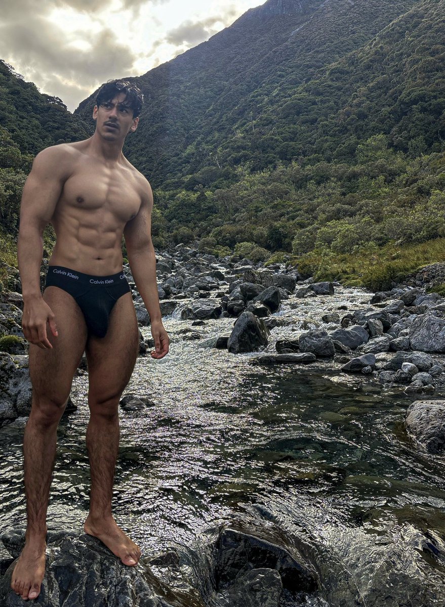 brownboyfitt's tweet photo. Guess the water temperature… winner gets a nude version of this 👀 https://t.co/PNsR592Y6k