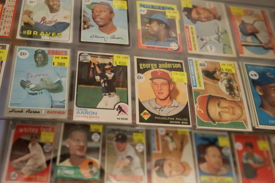 Buy/Sell/Trade Vintage Sports Cards (Pre 1975)

-List a Price With Every Card
-Anyone Can Post
-No Links Allowed
-Retweets Appreciated