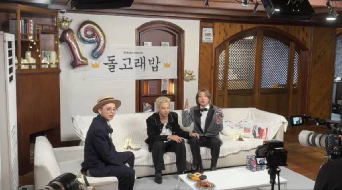 THEY’RE HERE! BIGBANG possibly recording for their 19th anniversary!

#GDRAGON #GD #지드래곤 #지디