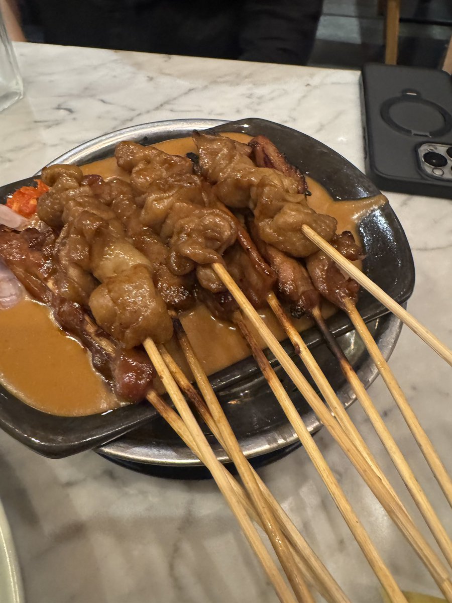 gc_shimokita's tweet photo. さっそく😋
#インドネシア #ジャカルタ #Indoneshia #jakarta 🇮🇩 https://t.co/9OtXGrvtsS