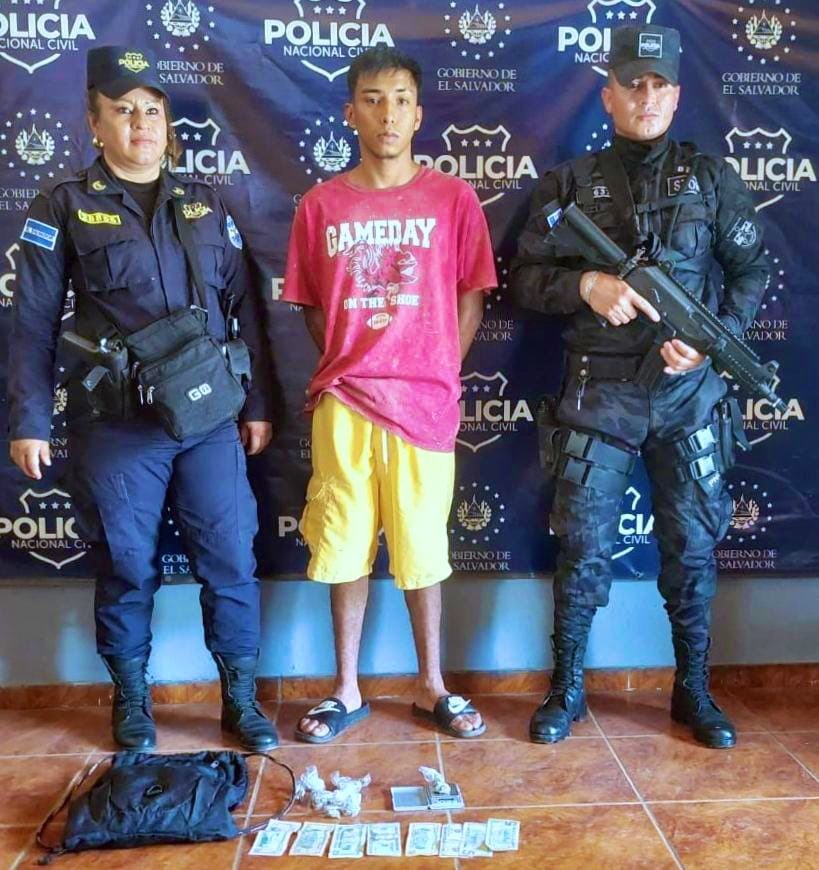 PNC El Salvador tweet media