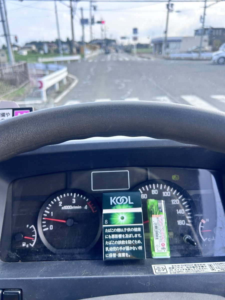 v6fx10883's tweet photo. あれ、三連休って聞いててんけどな https://t.co/DHGPCCPAEr