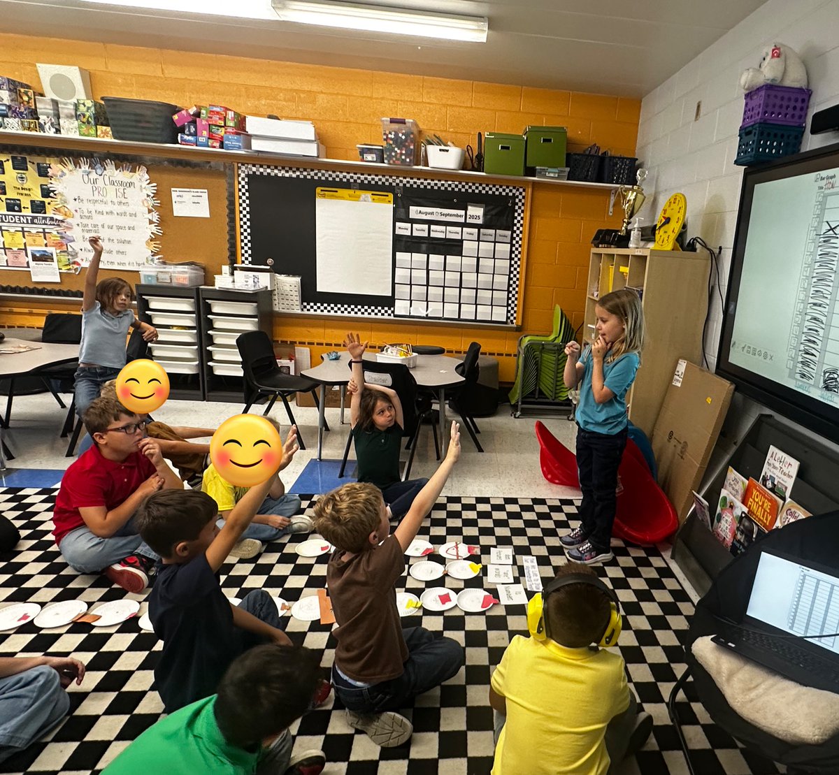 hive14bmsa's tweet photo. We created glyphs to represent how we like to show our mathematical thinking, collaborated to organize and sort our data, and then made a bar graph! #ourbmsa https://t.co/f2g6sF9uMT