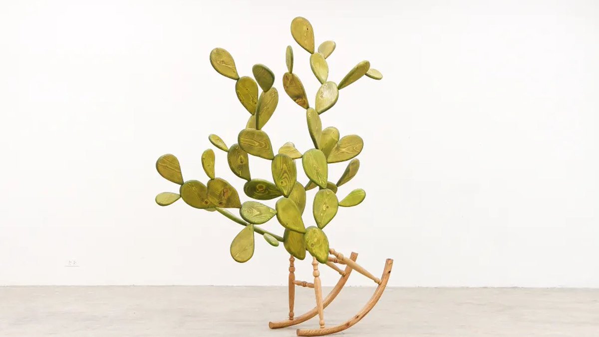 printmag's tweet image. The sculptor Raul de Lara reflects on his identity as a Mexican immigrant and his love of wood as a material. Read the interview at PRINT l8r.it/xjXU
Words: Charlotte Beach @scarlettepeach
Images: Courtesy of the Artist @rauldelaraa
#print #printmagazine #woodworking