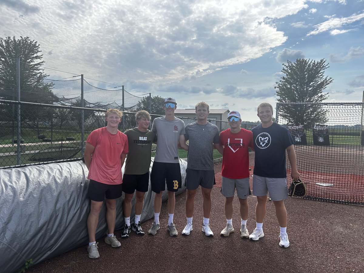 HashTagCoach's tweet photo. Today we dropped off ⁦@NileSinn⁩ at southeastern. A new chapter in life has started for him. We are so proud and can’t wait to see what nile and his new friends and teammates accomplish! Go  Blackhawks! https://t.co/wiWIQkDyxB