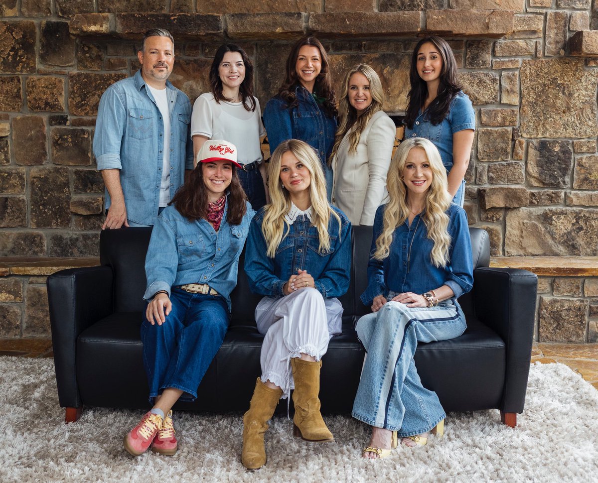 We’re beyond excited to welcome @ashruder to the Riser House family!

From her breakout on American Idol to being named CMT’s “Next Up.” Now, she’s kicking off this new chapter with her viral hit “Blue Genes” out tomorrow! 👖