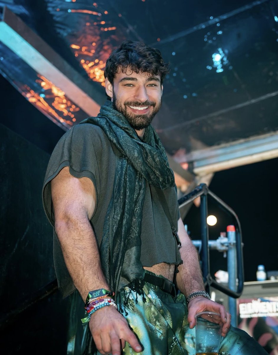 youarewildfire's tweet image. How did so many people not know Crankdat is beautiful until now 😭 all he had to do was wear a slutty crop top I guess hahaha