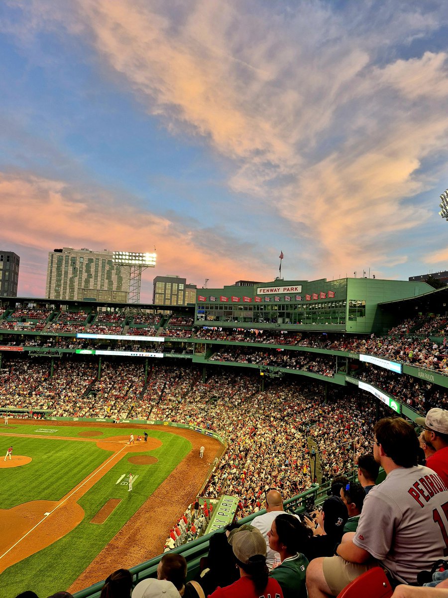 Mrsmum11's tweet photo. @BRWalkoff Fenway https://t.co/9LuNPVGSj6