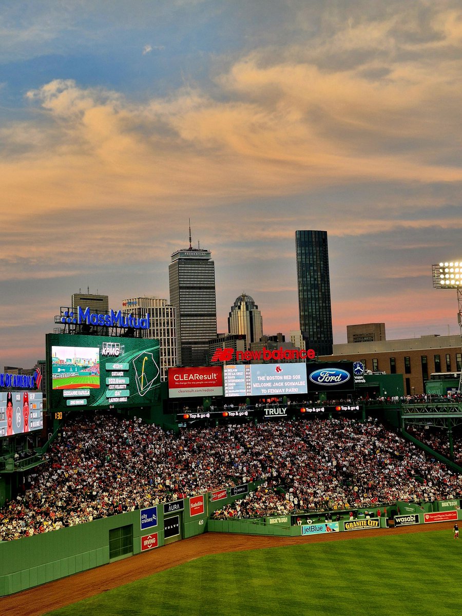 Mrsmum11's tweet photo. @BRWalkoff Fenway https://t.co/9LuNPVGSj6