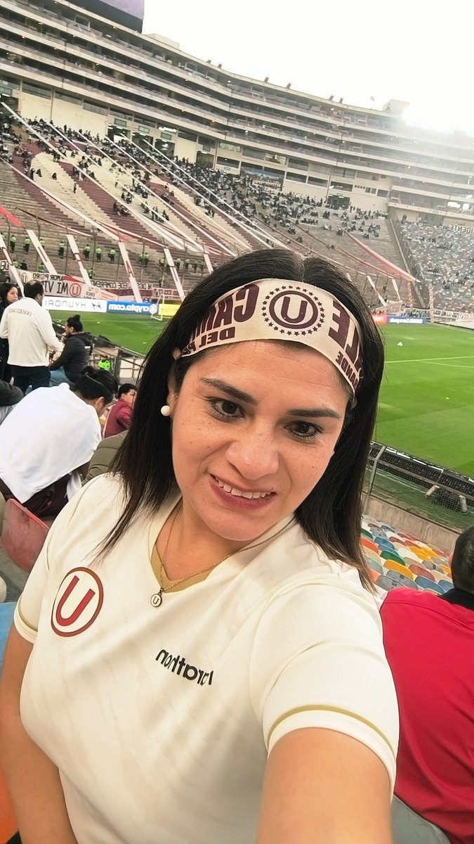 ROZIT4's tweet photo. Y un día volvimos a Octavos 💪
Noche de 🏆⚽️🙌💛
#lagarradelúnicogrande 
#conlaUhastaelfinal 
#YdaleU https://t.co/EpzaKnGv1v