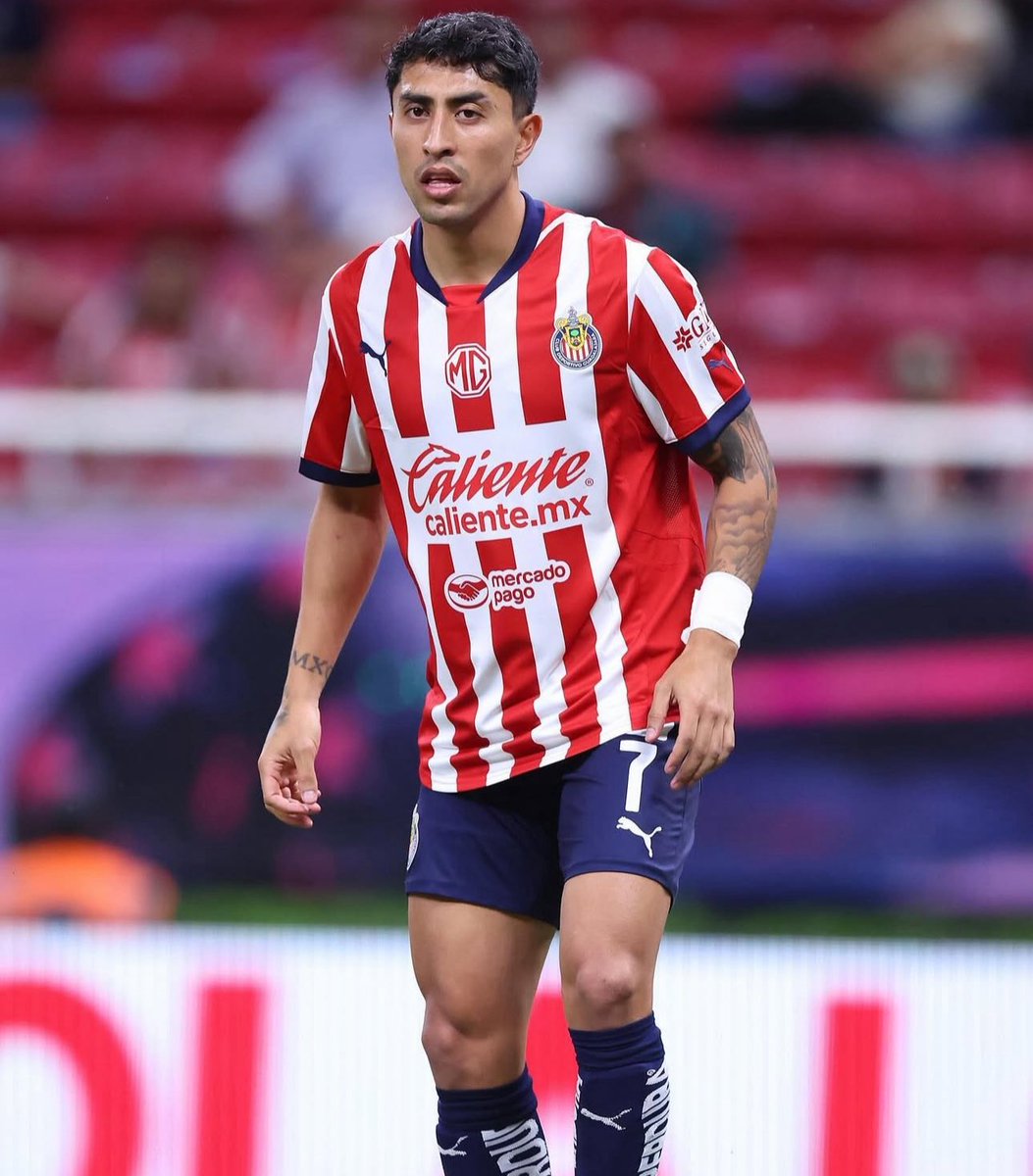 🚨DESGARRO
Omar Govea tiene un desgarro que lo alejará de 4-6 semanas de las canchas con Chivas. <a href="/Chivas/">CHIVAS</a> informó que era una lesión muscular de isquiotibiales, terminó siendo peor… el mediocampista era titular de Milito y potenció su nivel
<a href="/ESPNmx/">ESPN.com.mx</a> 
<a href="/futpicante/">Futbol Picante</a>