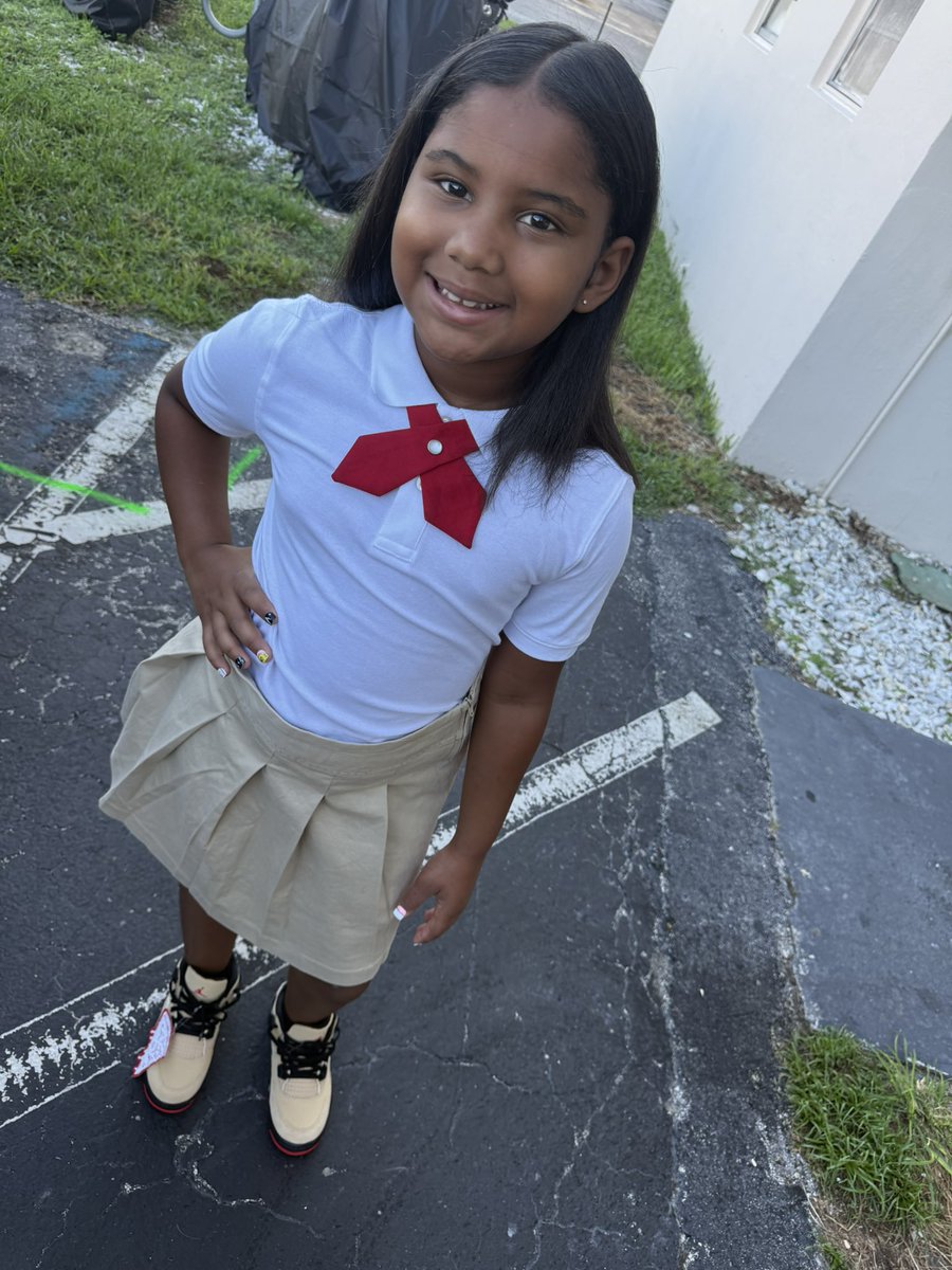 prinxcesspp's tweet image. my girl 💕 #2ndgrader