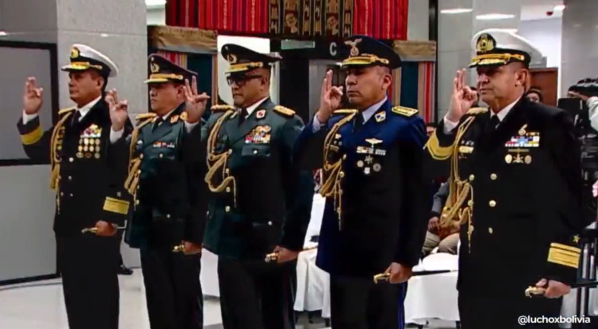 🔵 #GrupoFides | #ANF El presidente Luis Arce posesiona al nuevo mando militar de las Fuerzas Armadas.