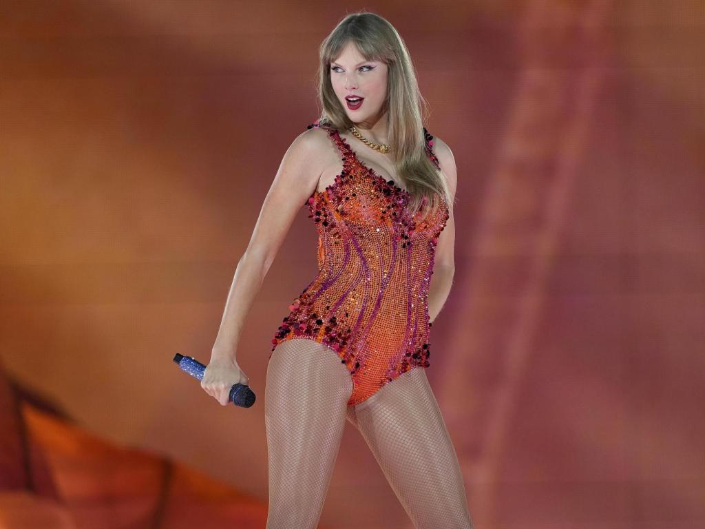 Taylor Swift’s new album has everyone seeing orange: An exploration of the color trib.al/gqS8H1b