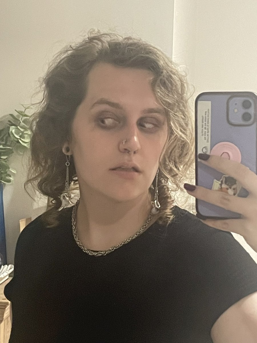 mothiegoth's tweet image. this hole you put me in wasn’t deep enough 😈🖤