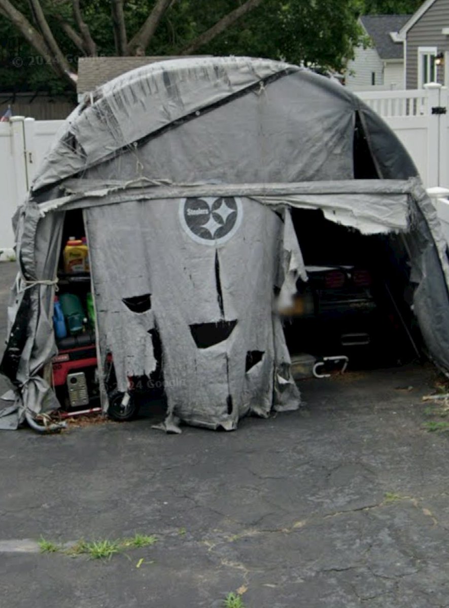 I spotted this on my way to help some Girl Scouts with a project. Can you tell what’s in the tent? <a href="/horsepower/">ٍ</a>