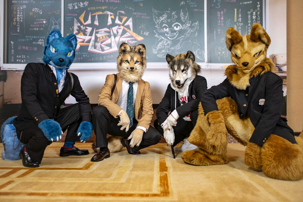 ちょいワル気分🐺🦊🥦🐺🐺
個人的こだわりなんだけどﾛｰﾌｧｰにくるぶしｿｯｸｽとか懐かしすぎでしょ

📸:<a href="/eps_ham/">ハム Ham</a> 

#UTFG2025 
#FursuitFriday