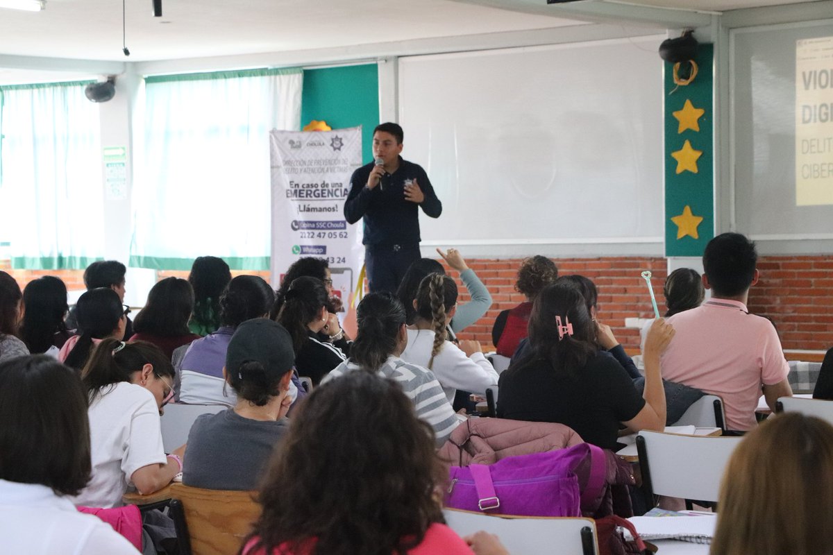 ✨¡Listos para un regreso a clases más seguro!

La Dirección de <a href="/prevencholula/">Prevención Cholula</a> impartió a docentes del Centro Educativo Camino Real pláticas sobre:
🔹 Violencia Digital
🔹 Prevención de violencia escolar maestro-alumno e intervención en crisis
🔹 Primeros Auxilios Psicológicos
