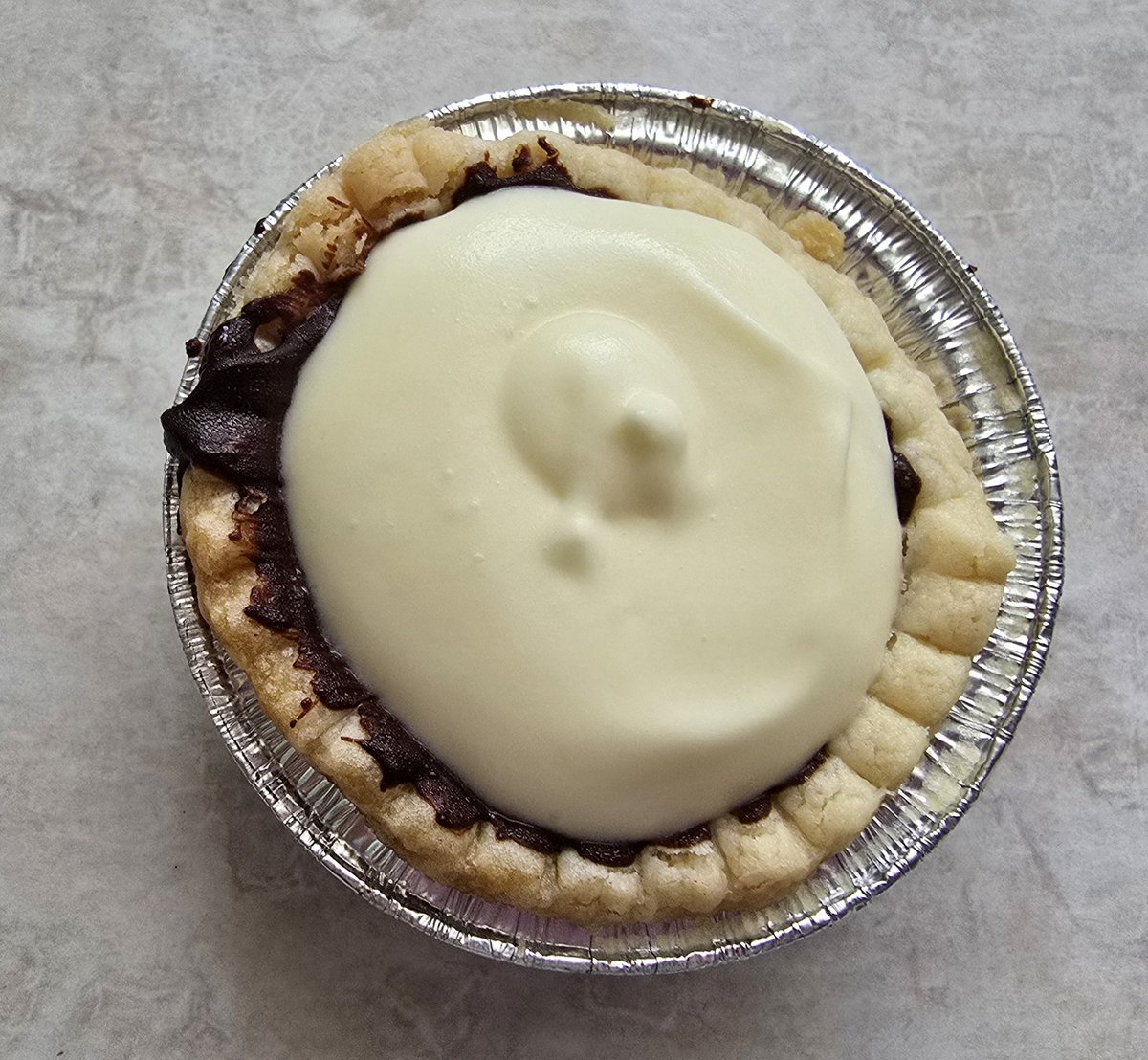 KerryAtkinson2's tweet photo. My amazing friend made me her fabulous lemon tarts.
I am so spoiled!
#BirthdayIsComing https://t.co/UO6iOn74A2