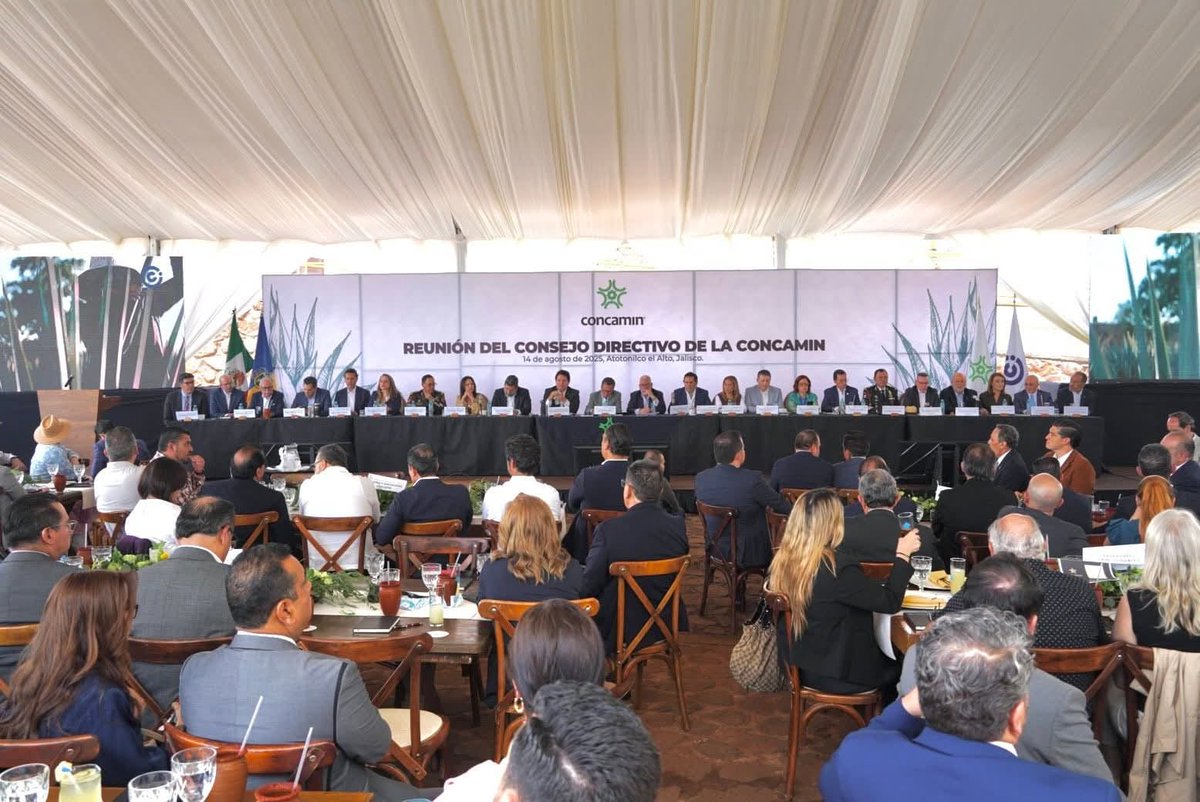 Con el objetivo de promover políticas, alianzas y proyectos estratégicos de infraestructura que fortalezcan la conectividad del país y generen bienestar, el presidente de la CMIC Nacional, <a href="/lmendezjaled/">Luis Méndez Jaled</a>, participó en la sesión del Consejo Directivo de la <a href="/CONCAMIN/">CONCAMIN</a>, encabezada por