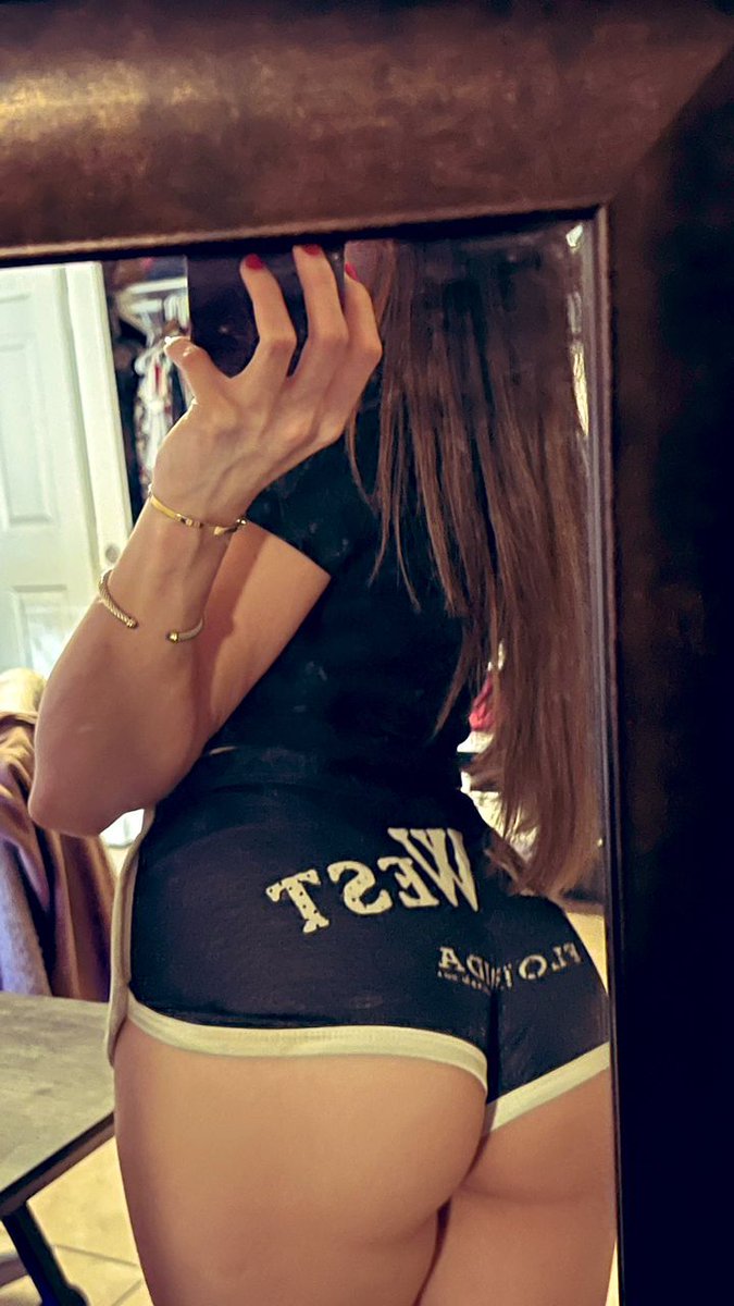 My biggest flex is being real to myself and not letting anyone judge me for being who I am ...
It's all love 💐🥰💅