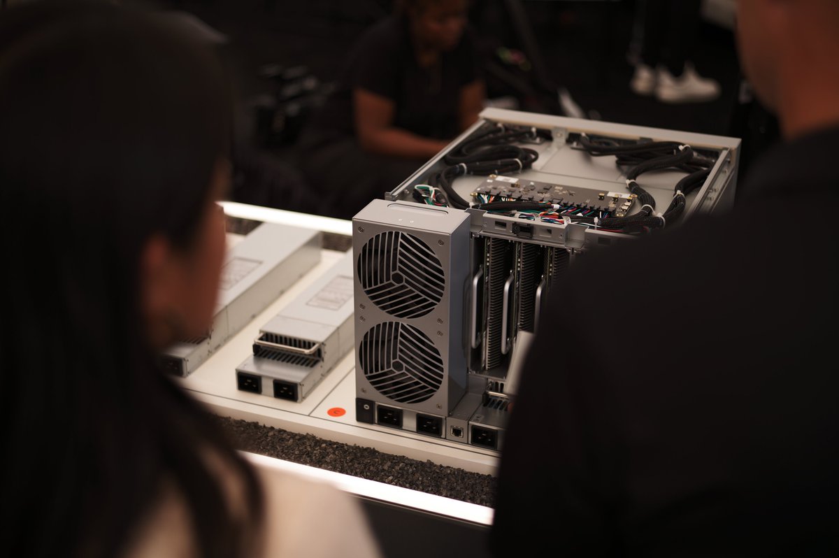 DocumentingBTC's tweet photo. World’s First Modular Bitcoin Mining Machine ‘Proto Rig’ Created by Twitter Founder Jack Dorsey Delivers 1.5× More Power per Rack Foot Than Other Hardware https://t.co/YRewrrbCX5