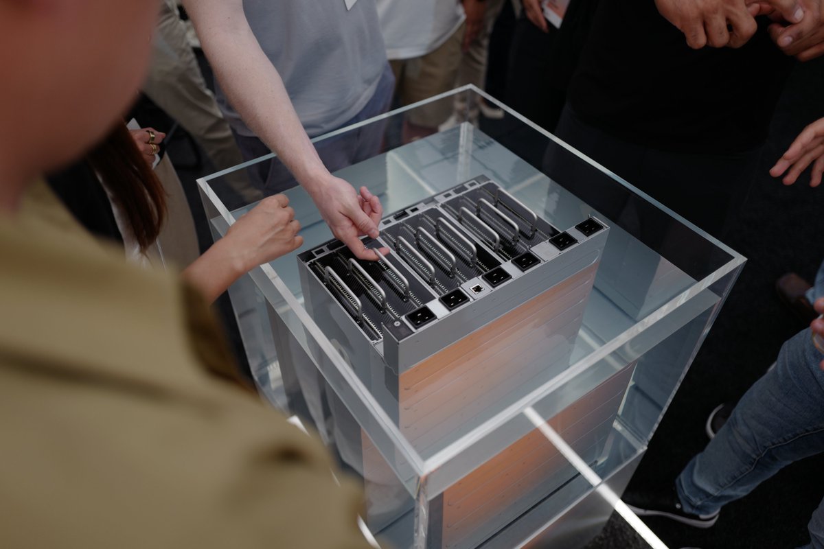 DocumentingBTC's tweet photo. World’s First Modular Bitcoin Mining Machine ‘Proto Rig’ Created by Twitter Founder Jack Dorsey Delivers 1.5× More Power per Rack Foot Than Other Hardware https://t.co/YRewrrbCX5
