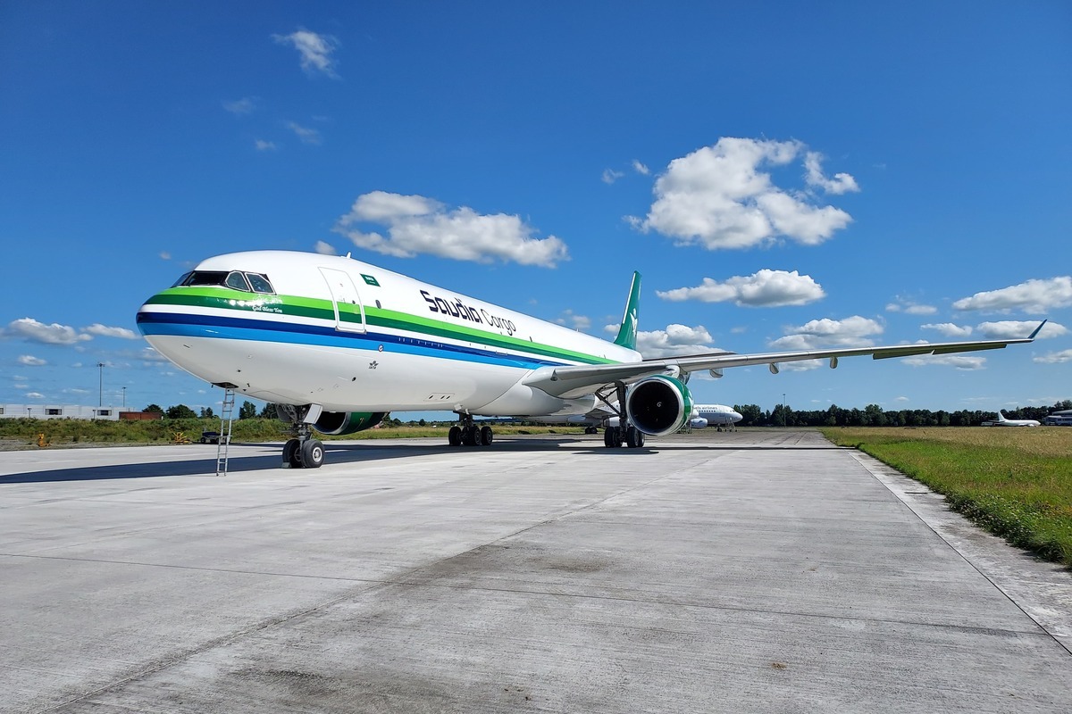 AvSourceNews's tweet image. Saudia Cargo has acquired two new Airbus A330-300P2F freighters under wet lease from ASL Holdings, with the second aircraft set to arrive in Q4 2025.

aviationsourcenews.com/saudia-cargo-b…

#SaudiaCargo #Airbus #freighter #aircargo #AvGeek