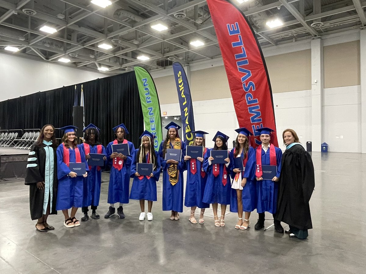 KHS_Chiefs's tweet photo. ๐ Congrats to our 2025 Summer Kempsville HS grads! ๐โค๏ธ Tonight you crossed the stage at the VBCC & joined the proud ranks of Kempsville alumni. Your perseverance & hard work got you hereโonce a Chief, always a Chief! #KHSpride #ClassOf2025 #OnceAChiefAlwaysAChief https://t.co/WVezhZzxae