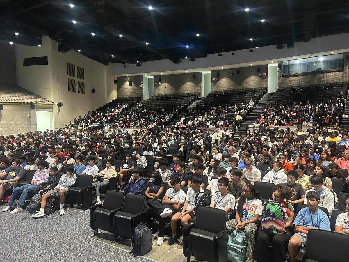 CHS_Rangers's tweet photo. Class assemblies complete! We are so proud of our students for their attentiveness. Ranger Ready expectations were received! We’re going to have such a great school year! #RangerReady #ReadytoGrow #ReadytoServe #ReadytoConnect #ReadytoLead https://t.co/NayKIzq8ZI