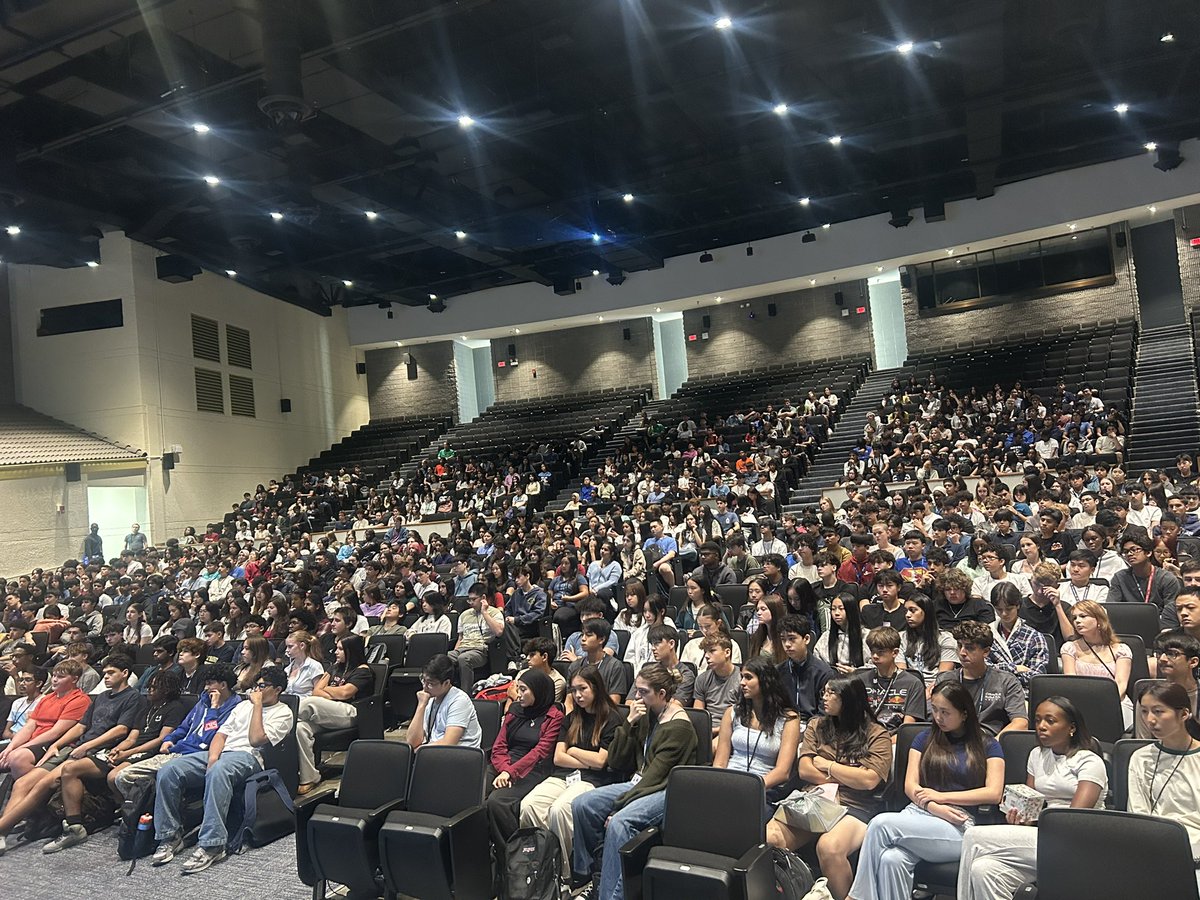 CHS_Rangers's tweet photo. Class assemblies complete! We are so proud of our students for their attentiveness. Ranger Ready expectations were received! We’re going to have such a great school year! #RangerReady #ReadytoGrow #ReadytoServe #ReadytoConnect #ReadytoLead https://t.co/NayKIzq8ZI