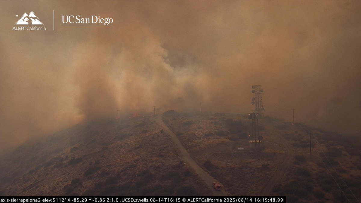 DanielFireTruck's tweet image. #HawkFire OES Intel 24 is overhead Mapping the Fire.
From AA12 they can’t get Aircraft to protect the Infrastructure at Sierra Pellona Motorway, Requesting Additional Type 3 Engines,