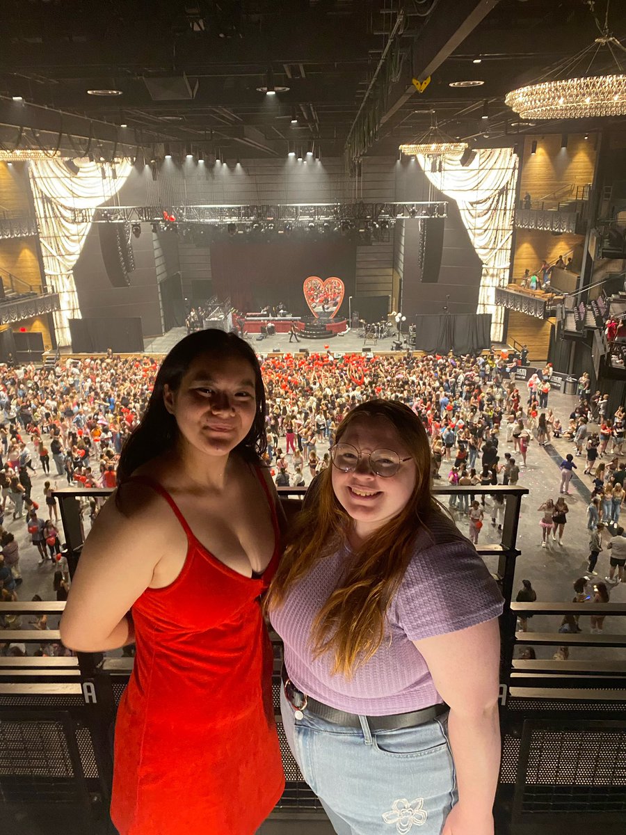 life0fashowgirl's tweet photo. @TeamSabrina team sabrina you don’t understand. me &amp; @turtleswift01 had what we called “taybrina weekend” where we went to taylor’s philly show saturday then drove down to brinas dc show sunday ! this is so personal to us!!!! https://t.co/ItpjH0GqDp