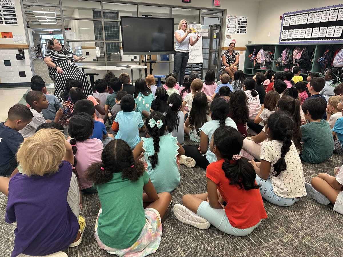 📚 Today was extra special! Our amazing librarian <a href="/Library4Readers/">Mrs. Noll</a> stopped by to share a story with our 2nd graders, and the room was filled with laughter, curiosity, and imagination. We love storytime days! ❤️📖 <a href="/MooneyhamElem/">Mooneyham Elementary</a> #WeLoveOurLibrarian  #2ndGradeAdventures