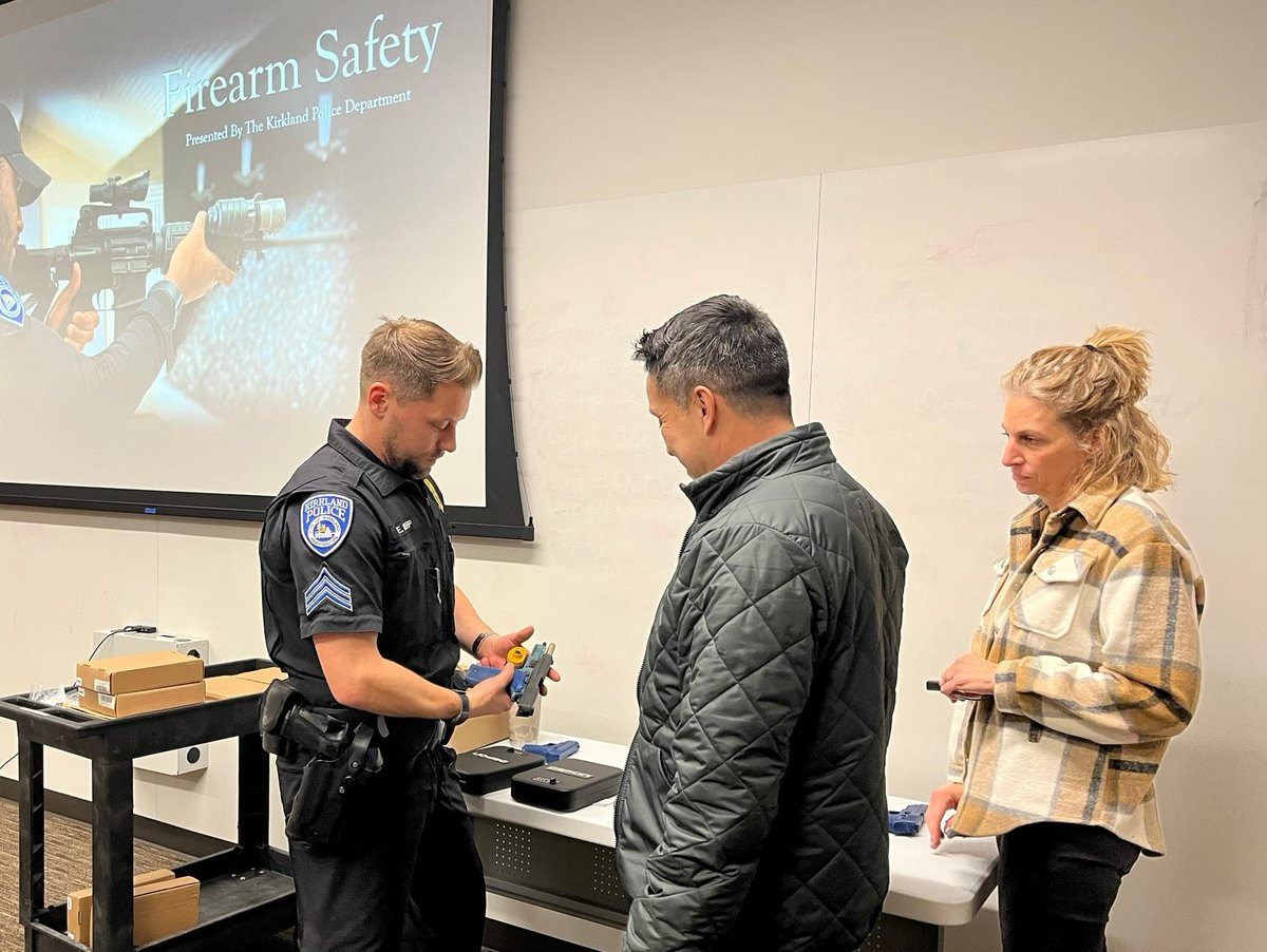 Free Gun Safety Class – Aug 20 🔒
Learn safe handling &amp; secure storage tips from Kirkland PD officers.
📅 Wed, Aug 20 | 5–7 PM
📍 Kirkland PD, 11750 NE 118th St
Space limited to 20 — sign up: eventbrite.com/e/gun-safety-c…