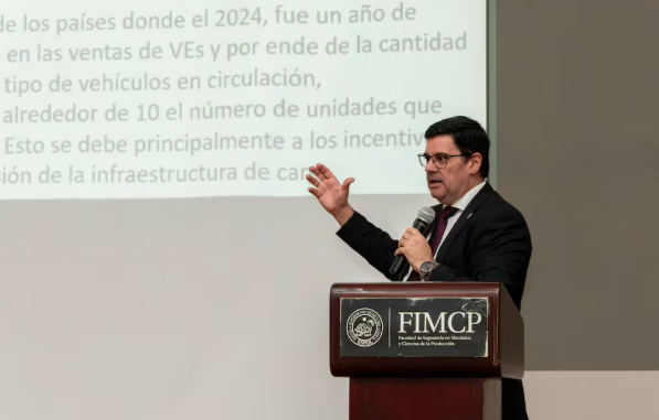 eluniversocom's tweet photo. Movilidad eléctrica: ‘#Ecuador tiene avanzado el marco legal, pero faltan incentivos’, dicen expertos de #Espol https://t.co/ezm6ch4bAC
