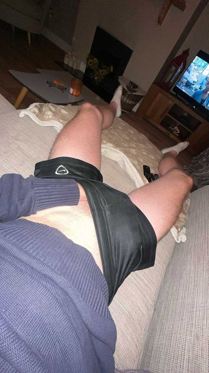 send me your salary and i might let you sniff my fingers after i’m done 🤣🤣💦 

#findom #alpha #twink