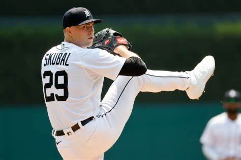 LADDER DAY 1️⃣🪜:

GOAL: $100 —> 10K! 🤑

Tigers ml 
D-Backs TT O5.5 

$100 —> $214.55 (+114) 

Rt/LIKE/COMMENT ASAP! 🔽🔥

BLOW THIS UP! 💣