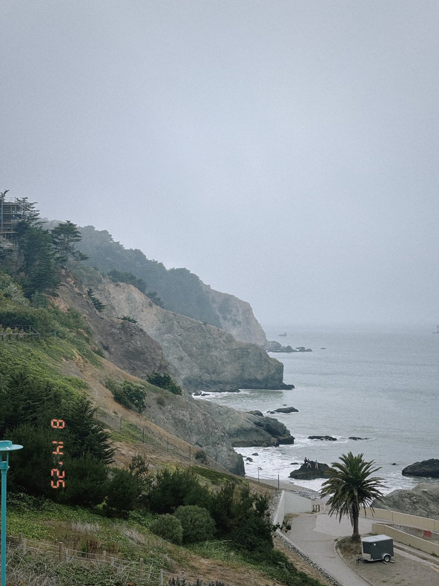 SarahTrahan4's tweet photo. SF pit stop before going home…plot twist. 
I’m traveling for fun and not work. 😇 https://t.co/fiyKcW6BTU